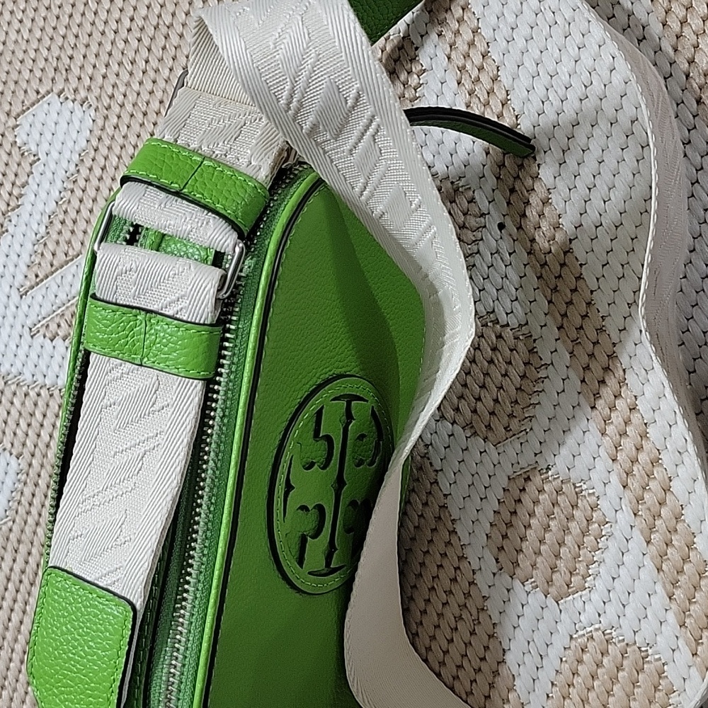 Tory Burch Vibrant Green Leather Bag - Picture 8 of 10